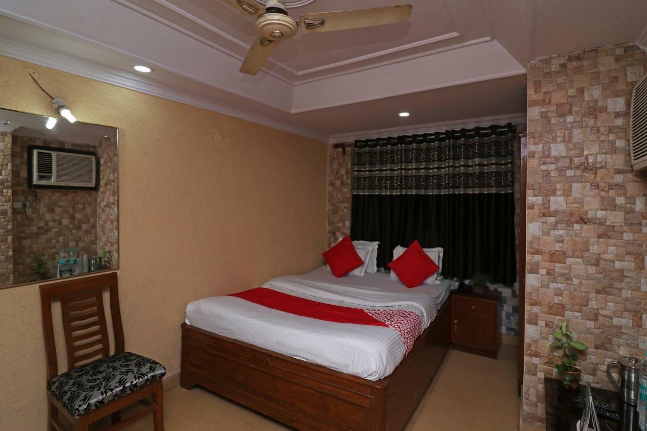 Oyo Flagship 16209 Hotel Ambar Palace Bara Bazar Bagian luar foto