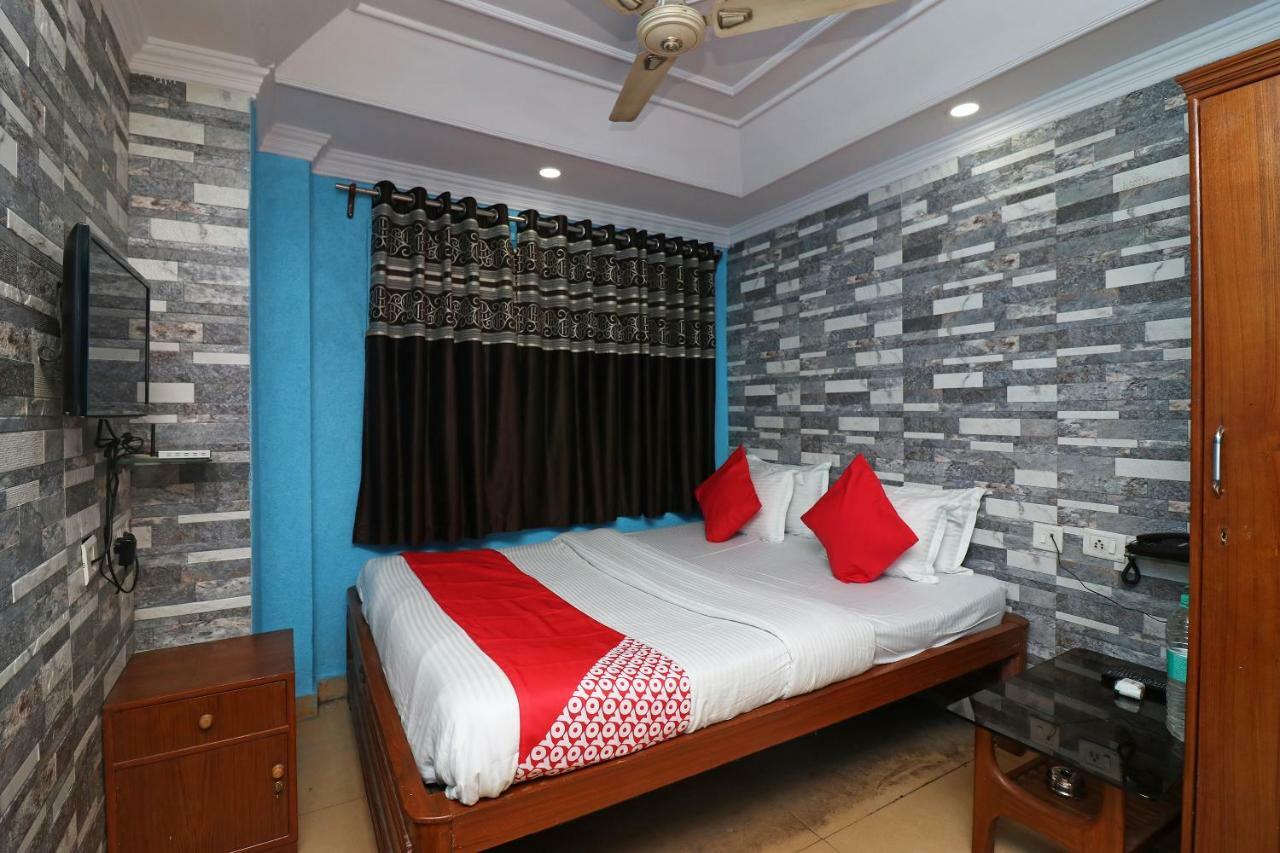 Oyo Flagship 16209 Hotel Ambar Palace Bara Bazar Bagian luar foto